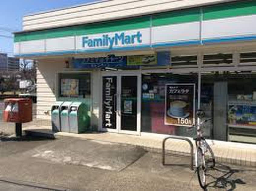 ファミリーマート金森町田街道店(コンビニ)まで120m グランハイム