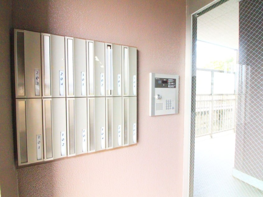 エントランス部分 アンプル－ルフェ－ル四季