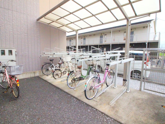 駐輪場 アンプル－ルフェ－ル四季