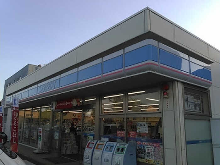 ローソン瑞穂東松原店(コンビニ)まで400m サンアレイＫ