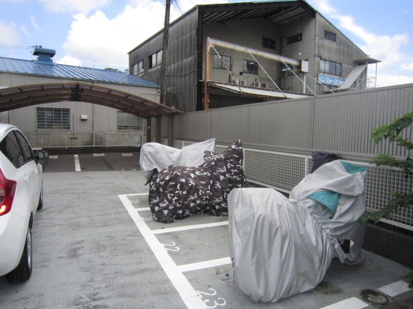バイク置き場 ビラタロス