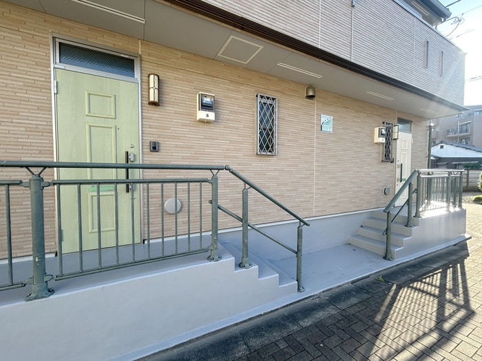 エントランス部分 せせらぎ夏秋