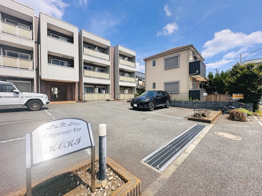 駐車場 アンプルールフェールKOKI