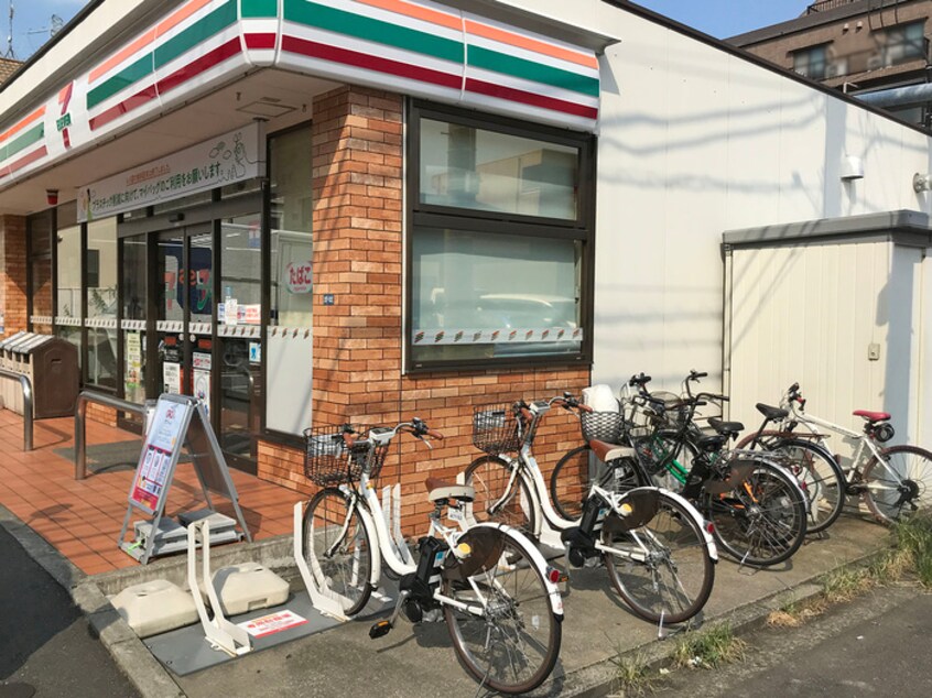 セブンイレブン横浜日吉宮前店(コンビニ)まで241m スカイコート日吉Ⅲ（４１１）