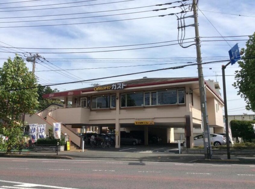 ガスト南加瀬店(その他飲食（ファミレスなど）)まで125m スカイコート日吉Ⅲ（４１１）