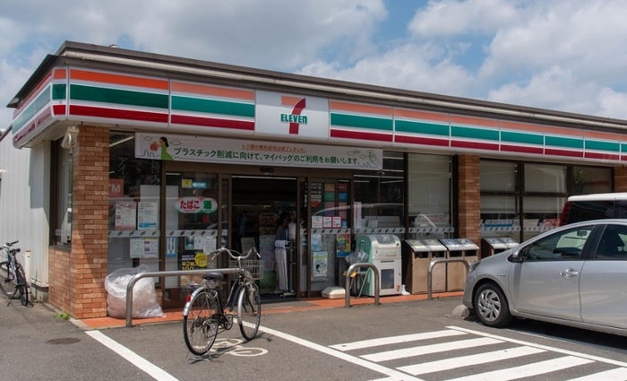 セブンイレブン(コンビニ)まで170m ピット　イン