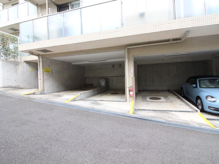 駐車場 メゾンドール鷺沼