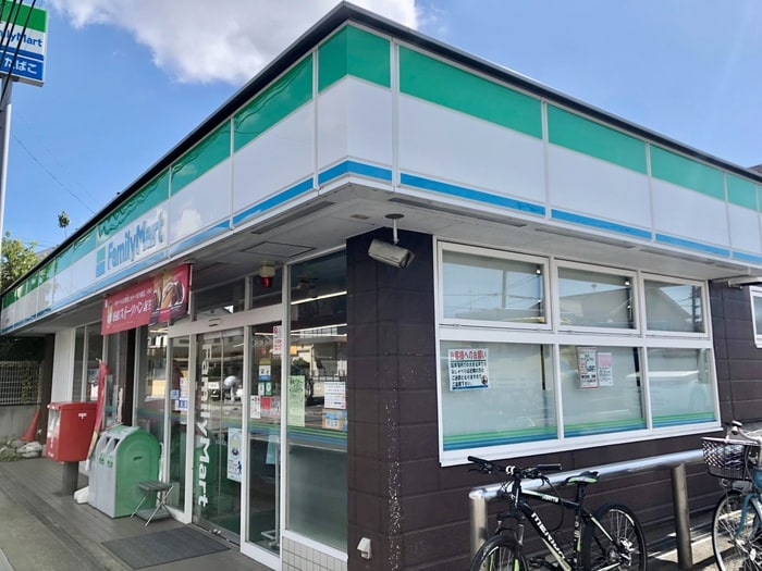 ファミリーマート(コンビニ)まで810m グランシエラデュオ