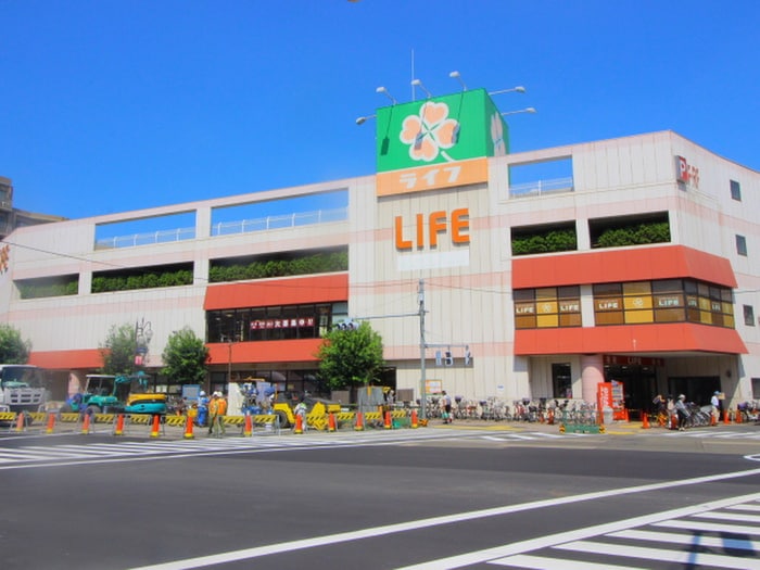 ライフ　千川駅前店(スーパー)まで675m LiLi Mukaihara