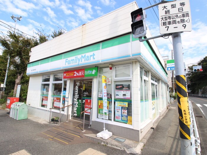 ファミリーマート蔭山馬堀海岸店(コンビニ)まで300m ベルピア馬堀海岸第４