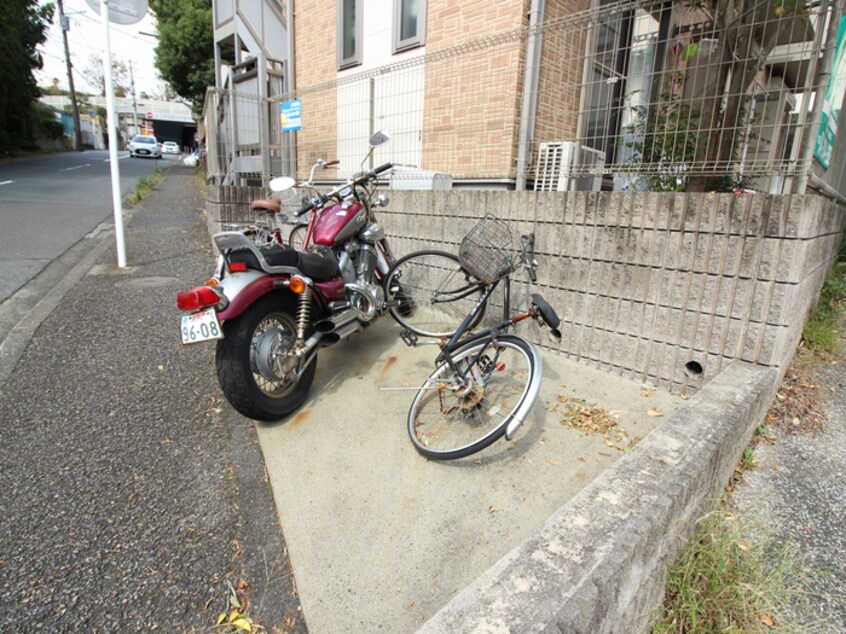 駐車場 シャルムカーサ