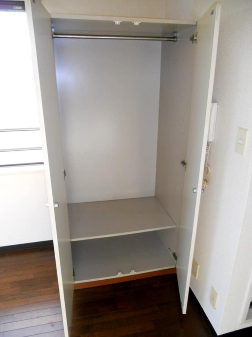 収納 ﾚｲｴｸｾﾚﾝﾄﾘﾊﾞ-ｻｲﾄﾞ磯子(401)