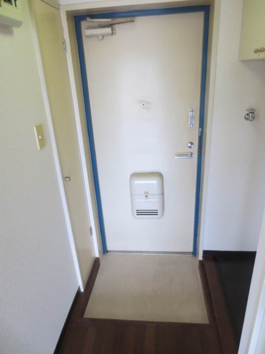 玄関 ﾚｲｴｸｾﾚﾝﾄﾘﾊﾞ-ｻｲﾄﾞ磯子(401)