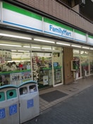 ファミリーマート　板橋一丁目店(コンビニ)まで303m ロ－ヤルレジデンス