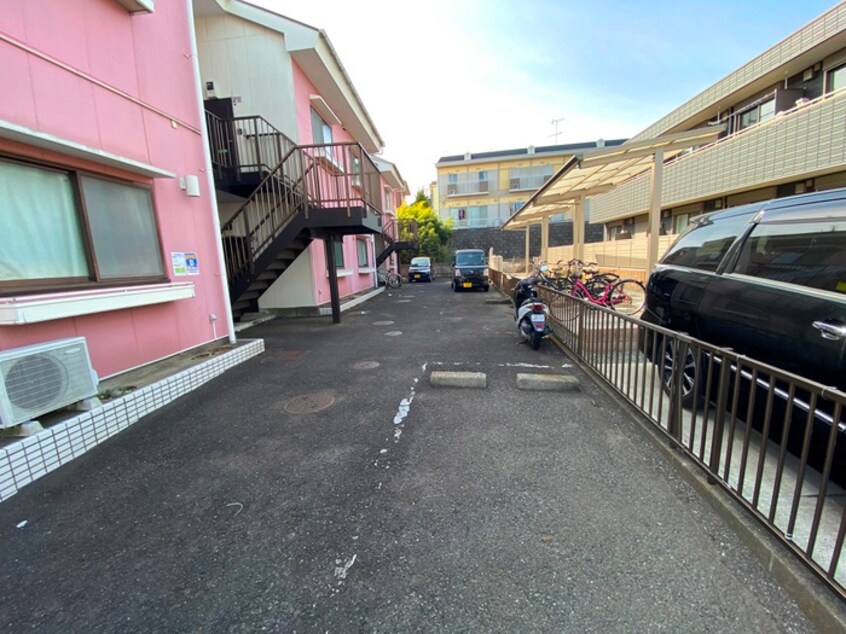 駐車場 泉ハイツ