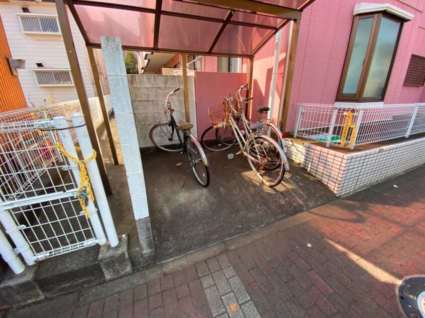 駐輪場 泉ハイツ
