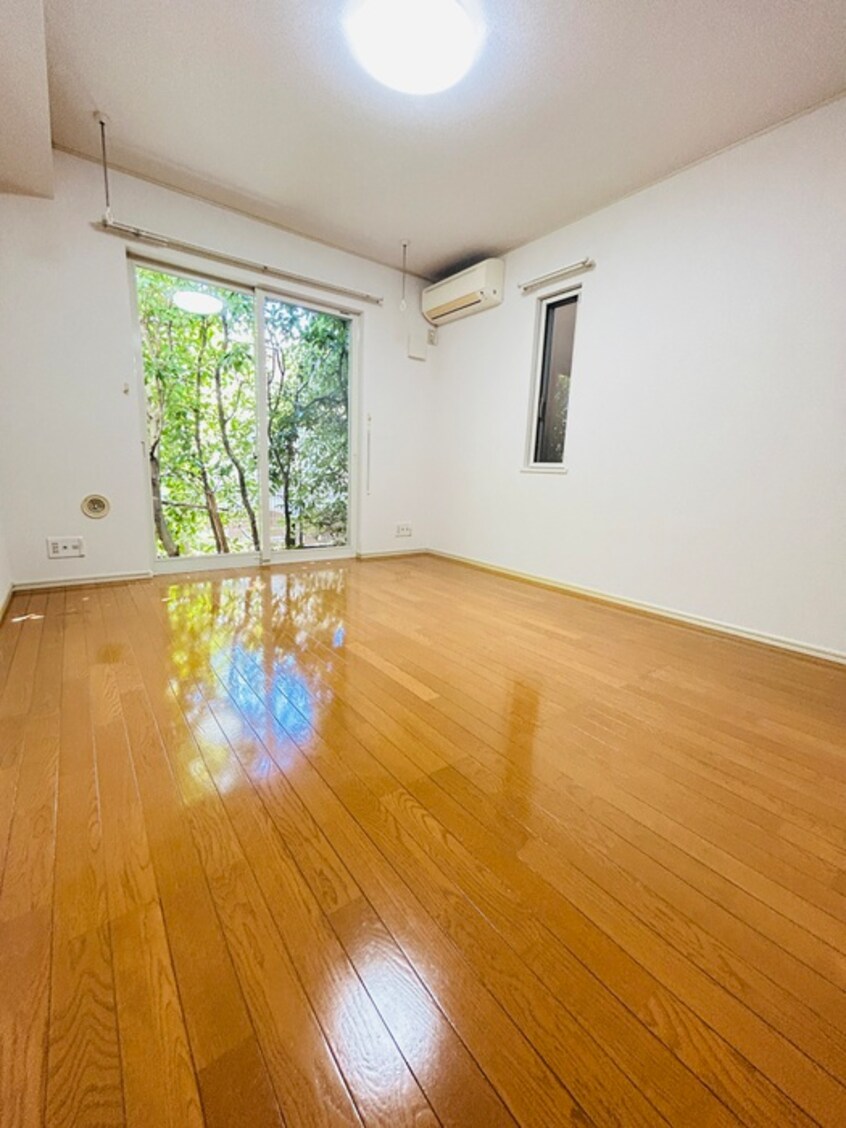 居室 K.M.H.COURTTERRACE