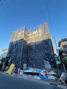 建築中