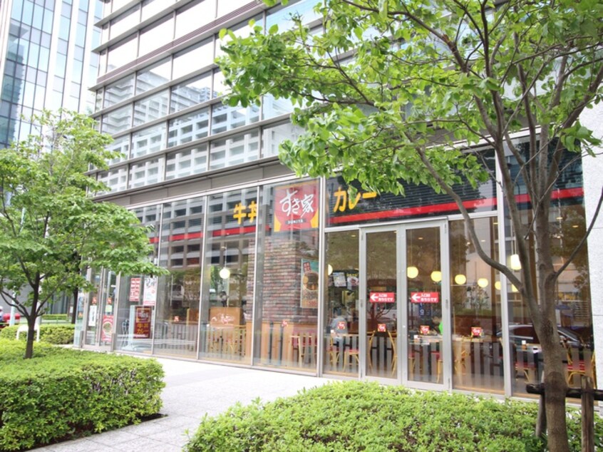 すき家晴海2丁目店(その他飲食（ファミレスなど）)まで550m 晴海ｱｲﾗﾝﾄﾞﾄﾘﾄﾝｽｸｴｱﾋﾞｭｰﾀﾜｰ