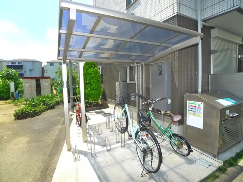 駐輪場 ブルーバード