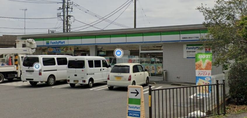 ファミリーマート(スーパー)まで96m シュリットコート