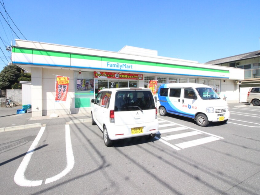 ファミリーマート(コンビニ)まで100m 煉瓦館１１