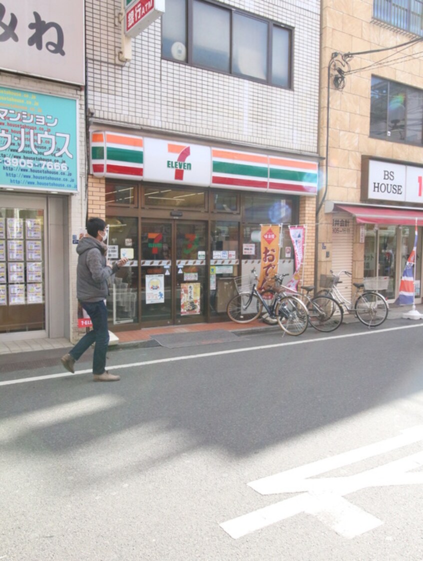 7-11(コンビニ)まで145m シャングリラガーデン