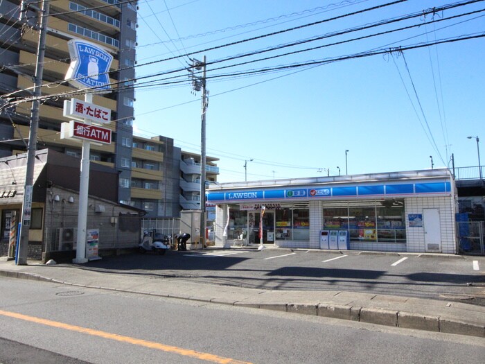 ローソン座間駅前店(コンビニ)まで590m ホワイトハイツ