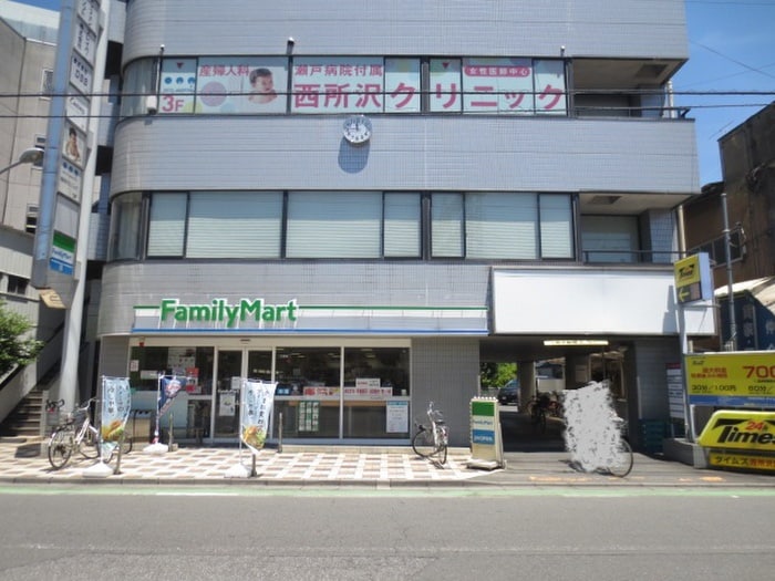 駅前ガミリーマート(コンビニ)まで900m ヒルズ上の台