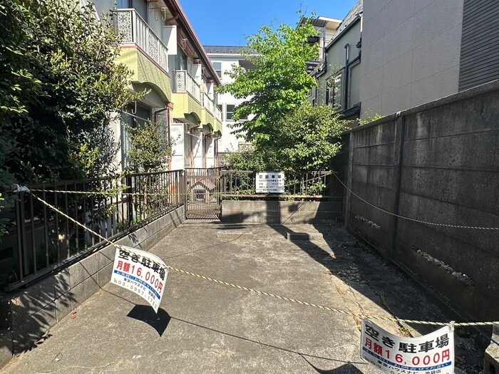 駐車場 ファミーユ酒井