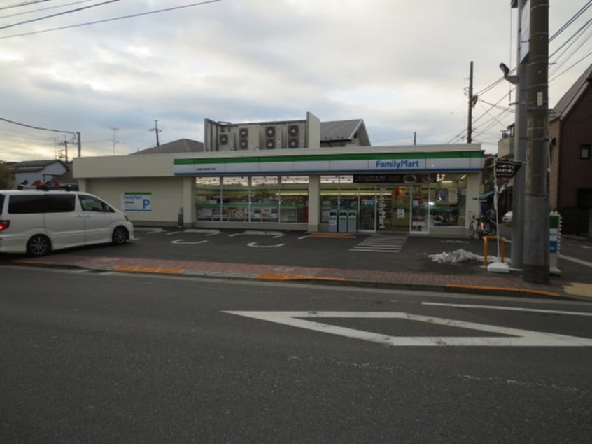 ファミリーマート(コンビニ)まで268m ジェイ・スリーハイツ