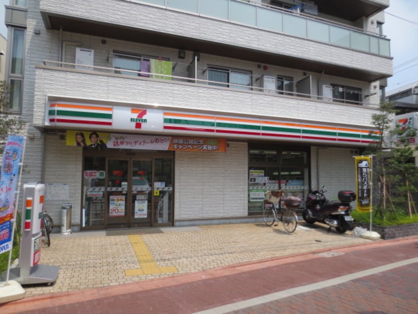 セブンイレブン(コンビニ)まで336m ジェイ・スリーハイツ