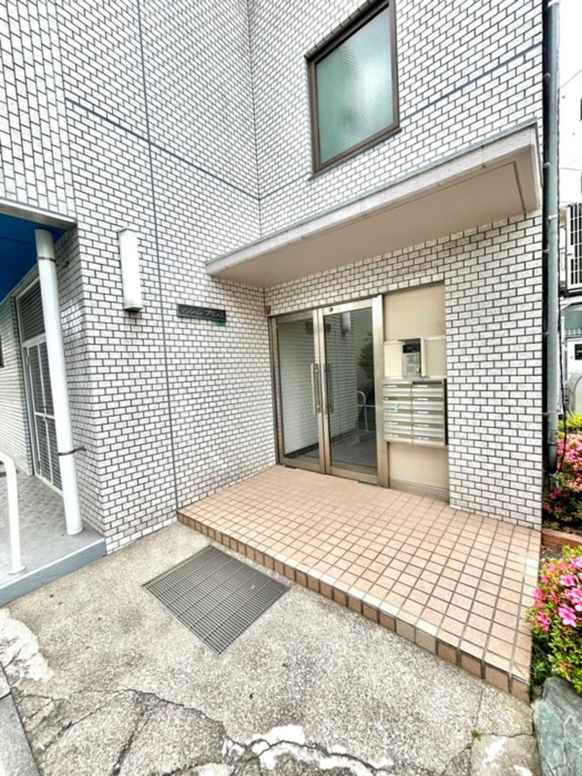 エントランス部分 マンションプリンス