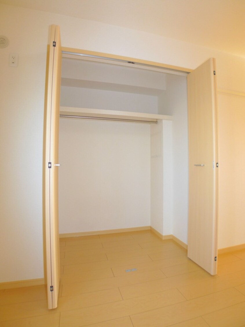 収納 サンリット・オ－クⅣ