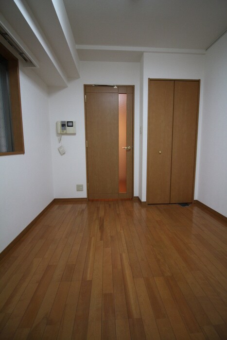 居室 ダイナフォ－ト日本橋（301）