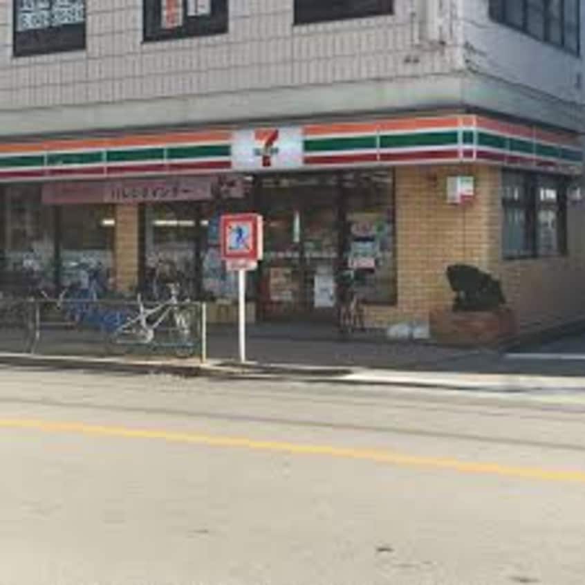 セブンイレブン(コンビニ)まで70m ハウザー高松