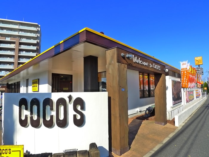 ココス(その他飲食（ファミレスなど）)まで430m フォルトゥ－ナコンテ