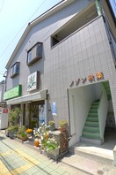 エントランス部分 メゾン秋葉