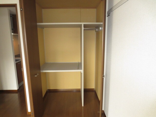 収納 Ｔ、Ｓカ－ネル