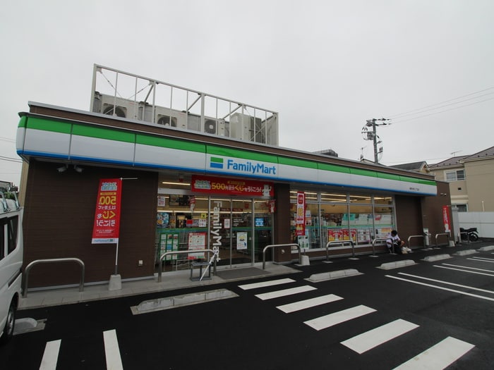 ファミリーマート秦野本町店(コンビニ)まで420m リブリ・アジール・リラ