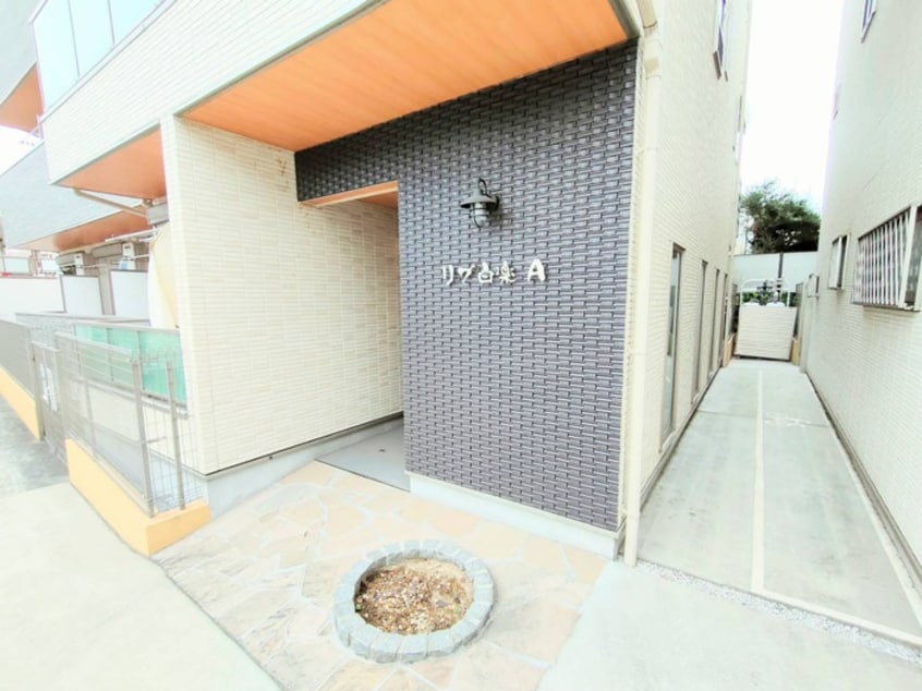 エントランス部分 リブ白楽A