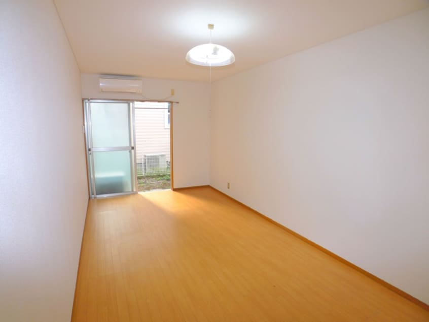 居室 美工中山ハイツ