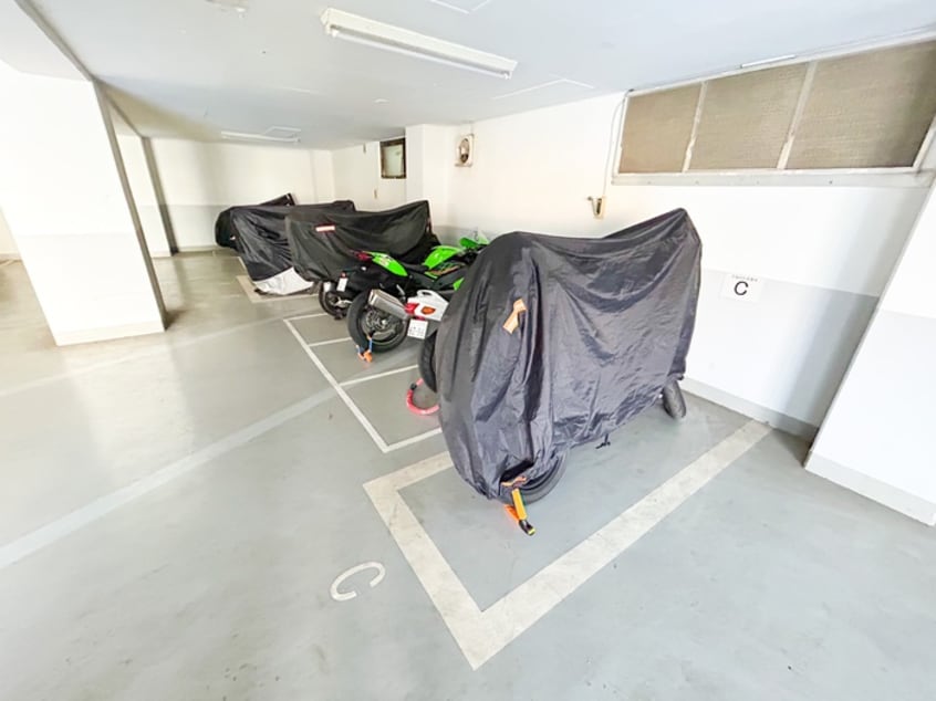 バイク置き場 グロリア向ヶ丘