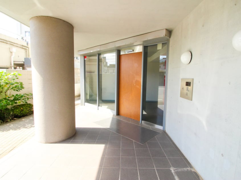 エントランス部分 ルネスガ－デン