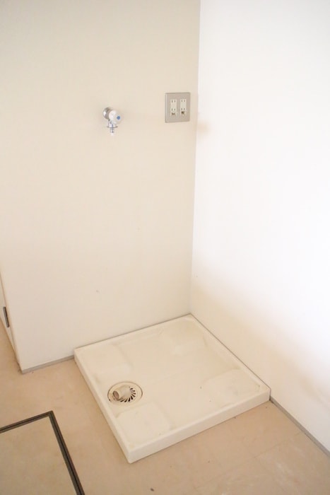 洗濯機置場 ルネスガ－デン