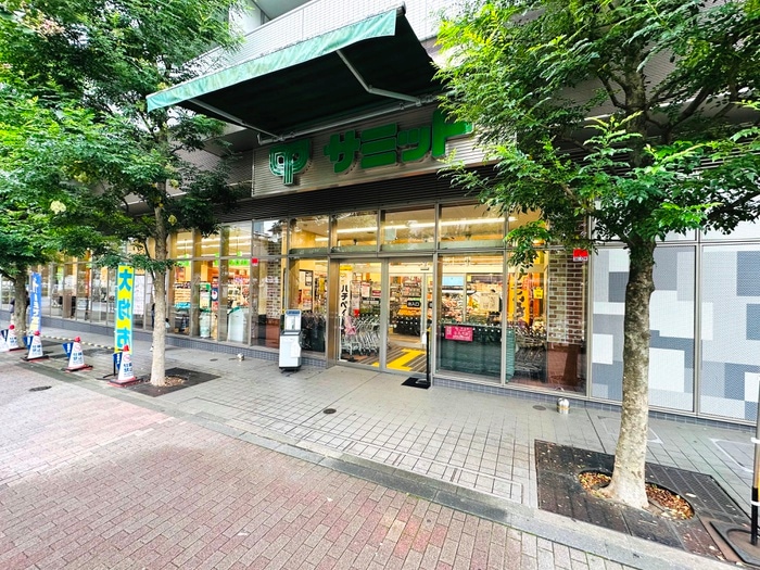 サミット渋谷本町店(スーパー)まで210m ヒルサイド初台