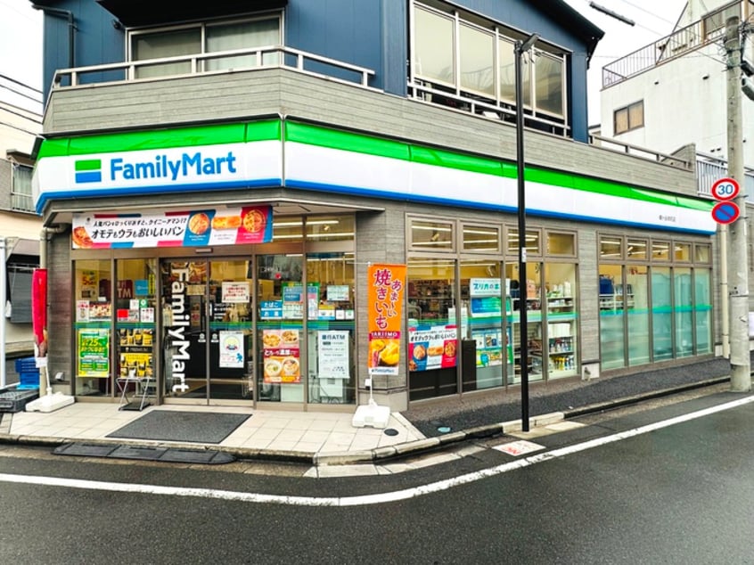 ファミリーマート幡ヶ谷本町店(コンビニ)まで240m ヒルサイド初台