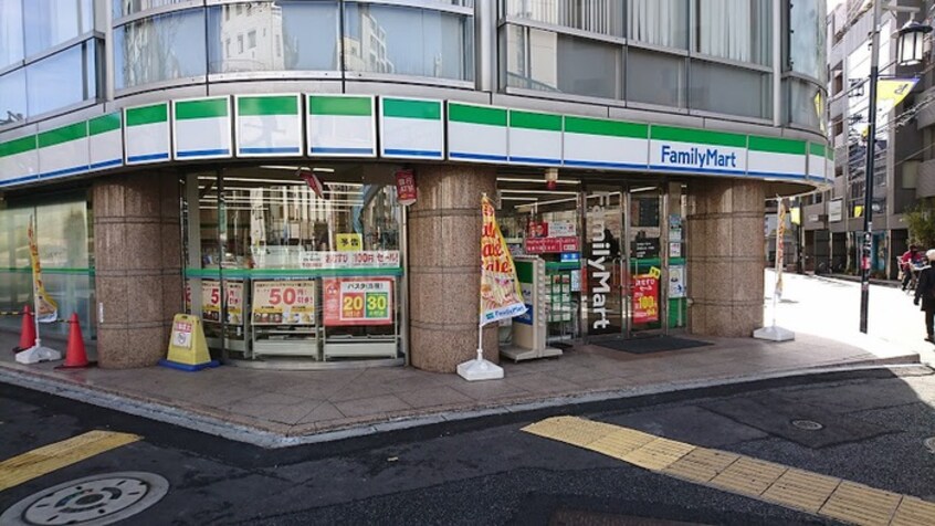 ファミリーマート渋谷富ヶ谷１丁目店(コンビニ)まで120m ベルヴィル代々木公園