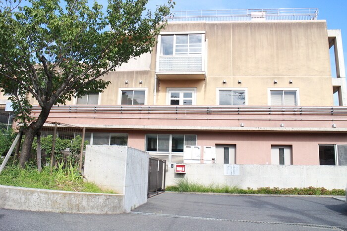 向ヶ丘小学校(小学校)まで850m つかさハイツ