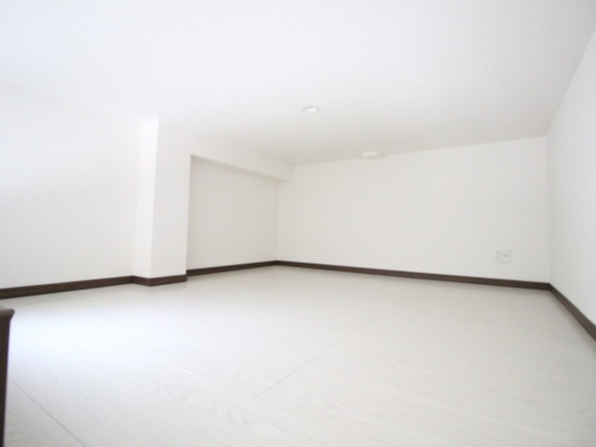 ロフト ベイルーム県立大学A